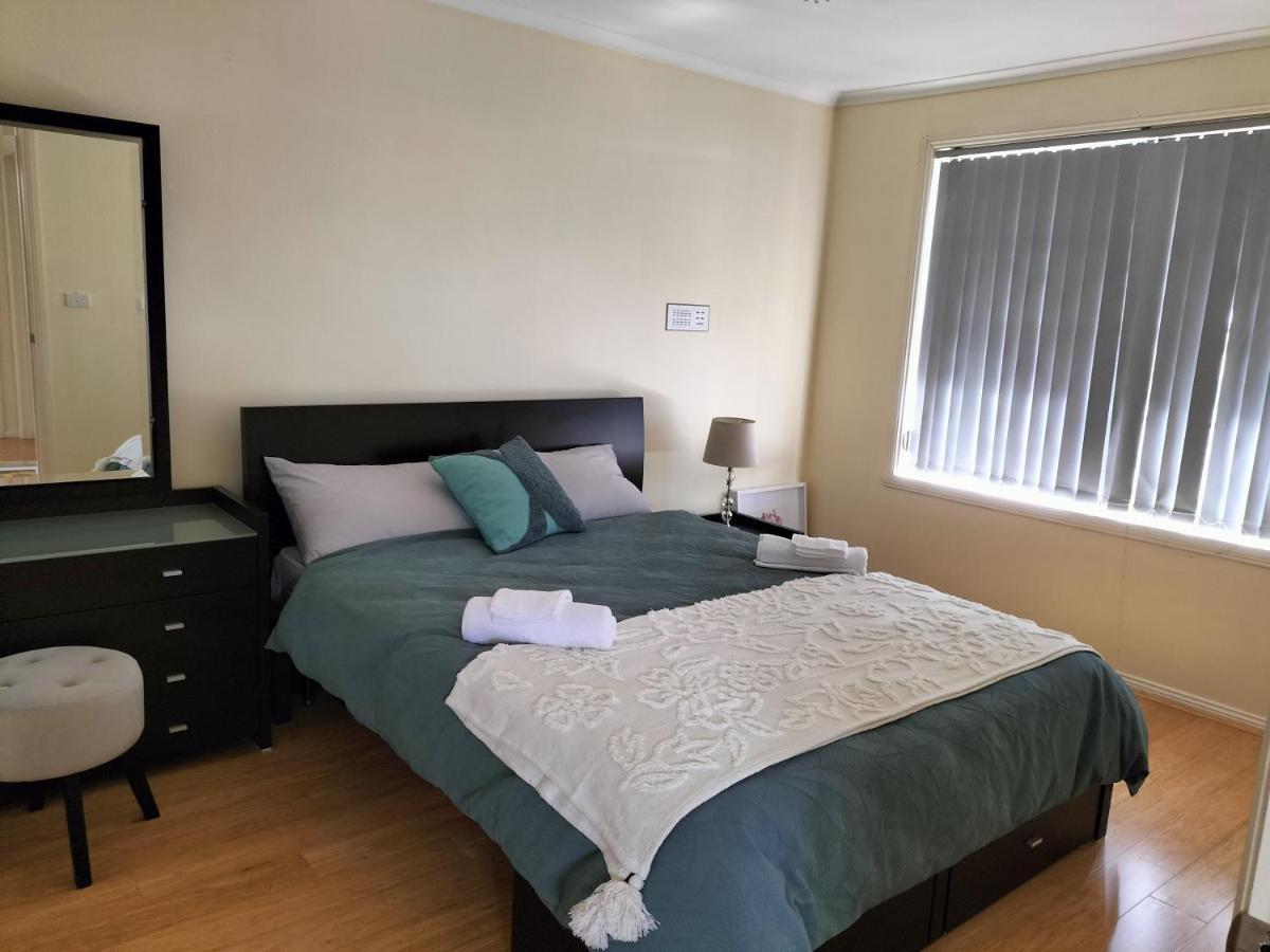 Apartamento 12 Mins To Mel Airport-Good Wood House St Albans Exterior foto